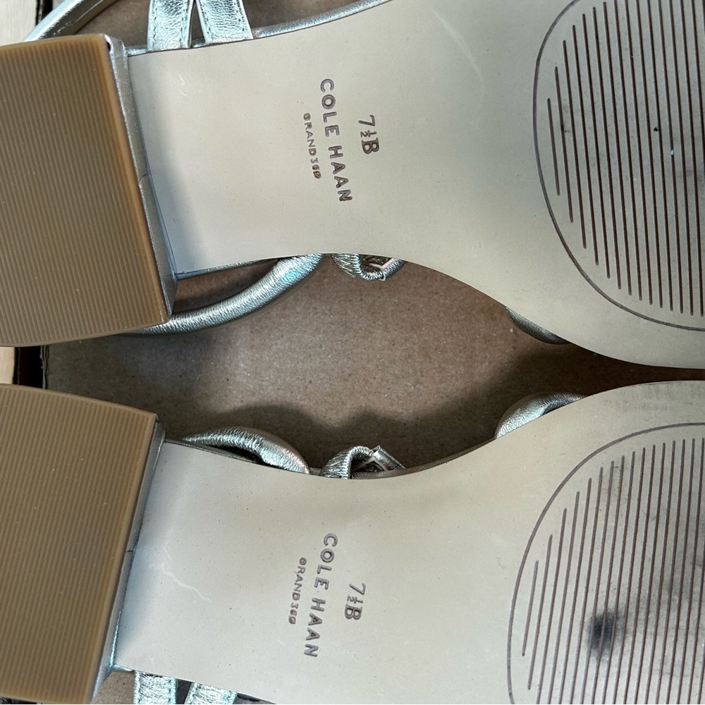 Cole haan calli thong sandal gold 7.5B women’s heels - Picture 12 of 12